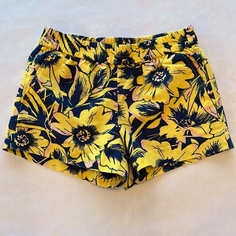 Lilly Pulitzer flower shorts size 2.